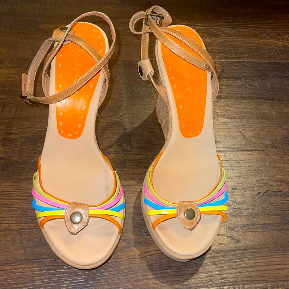 BCBG wedged heel